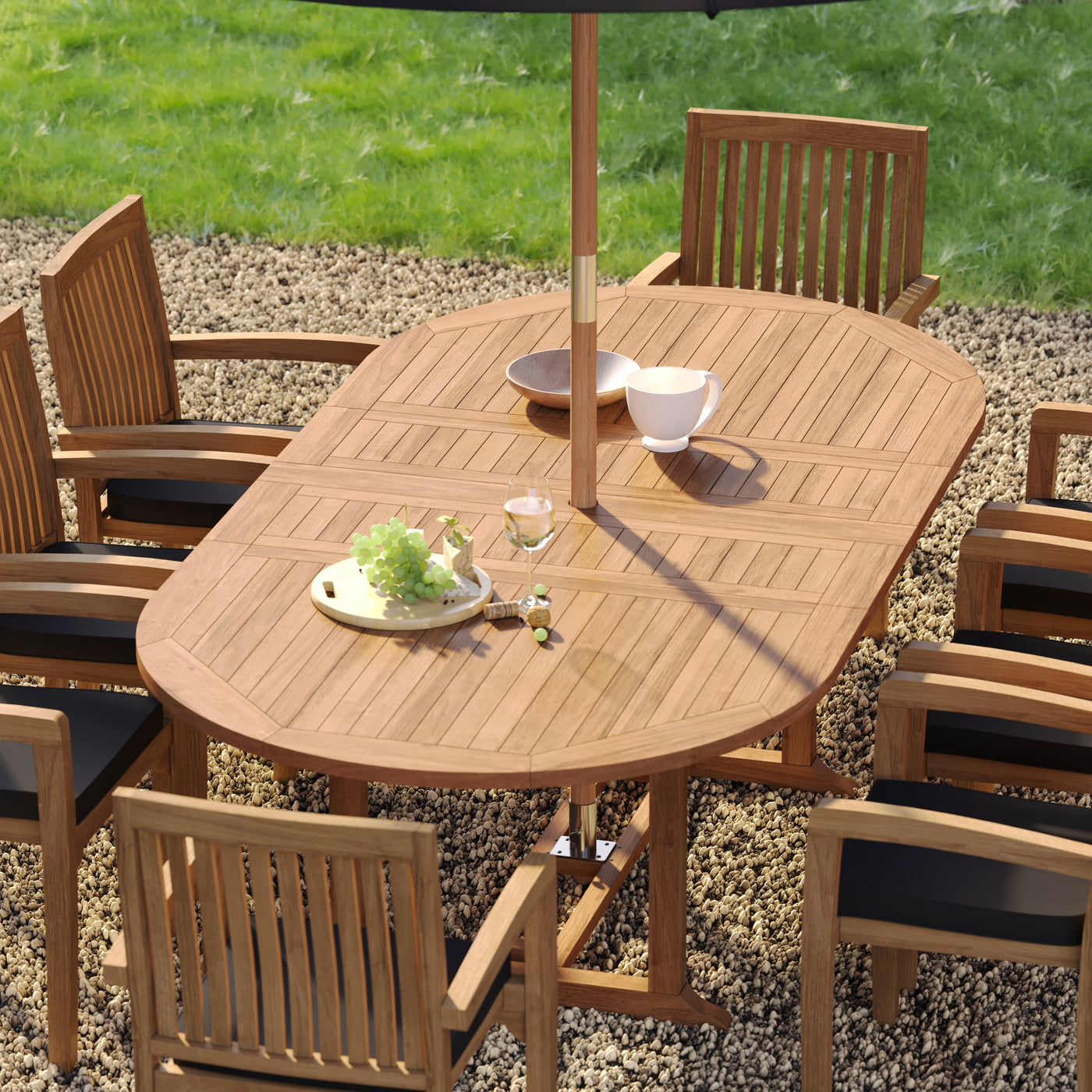 Close-up of 4cm thick tabletop on extending teak table